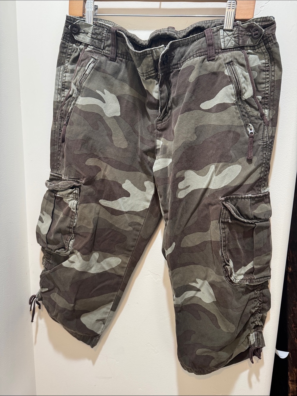Gap Camo Cargo Capris Olive Green Camouflage Y2K size 12